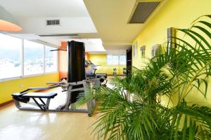 加拉加斯佩斯塔纳加拉加斯高级城市及会议酒店的办公室,带有氧器材和设备的健身房