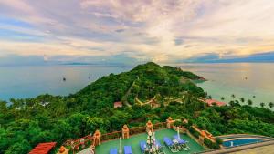 涛岛Ko Tao Resort Paradise Zone - SHA Plus的海洋岛屿的空中景观