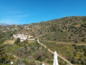 托罗克斯莱卡萨酒店的享有山丘上 ⁇ 曲折的道路的景色
