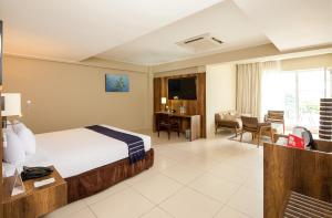 普卡尔帕普卡尔帕精选卡萨安迪娜酒店的酒店客房设有床和客厅。