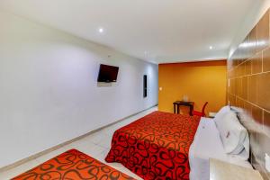 Texcoco de Mora首先商业酒店的一间酒店客房,设有两张床和电视