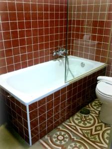 阿尔安达卢斯赫雷斯酒店的一间浴室
