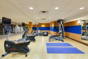 尼亚加拉大瀑布福朋喜来登酒店的健身中心和/或健身设施