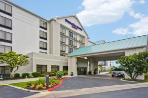 圣安东尼奥SpringHill Suites by Marriott San Antonio Medical Center/Northwest的酒店前方的 ⁇ 染