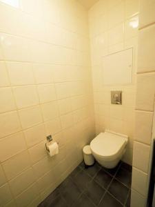 Simple & cosy flat -2 minutes to Nuuks Plads metro的一间浴室