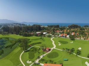 邦涛海滩Cassia Phuket的高尔夫球场的顶部景色