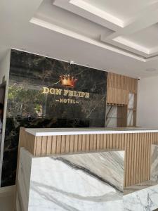 里奥阿查Hotel Don Felipe的大堂的标志没有写入酒店