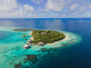 马累马尔代夫环球度假村的海洋中的岛屿,与一群度假胜地