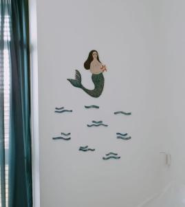 维耶特里Casa Dalila的窗上可移动的美人鱼壁贴纸
