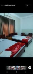 Châu Làng ChánhHotel Thanh Minh的配有两张床的酒店客房