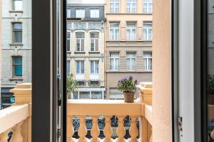 安特卫普Studio Anvers的享有建筑景致的阳台
