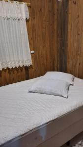 Lindo Residencial na Praia Itapeva Torres客房内的一张或多张床位