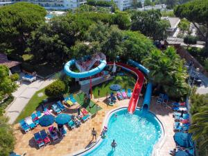 阿尔布费拉阿尔法加公寓式酒店的水上公园空中景观及水滑梯