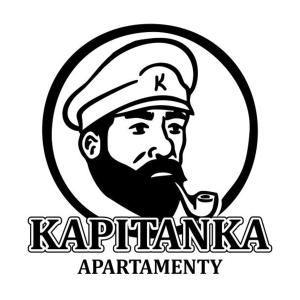 奥克宁卡Kapitanka Apartamenty的嘴里装着管道的男人