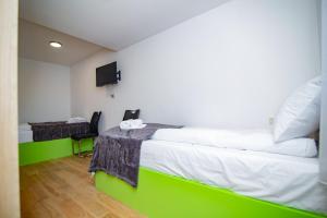 Vila Pekovic Blue A52客房内的一张或多张床位
