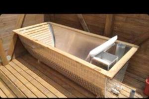 三沢市Tiny resort misawa的船内装有水槽的金属容器