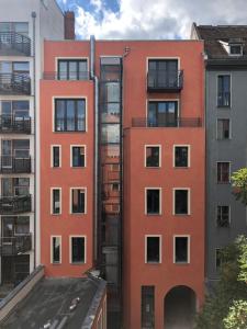 柏林Art Apartments的公寓大楼的图片