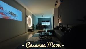 诗巫Casamea MOON (Shoplot) 2 Bedroom-Free Wifi & Washer的客厅配有沙发和桌子