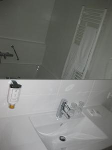 德斯帕班克霍夫酒店的一间浴室