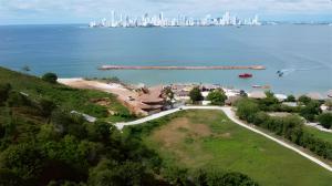 巴鲁岛Santuario Beach Hostel的城市背景公园的空中景观