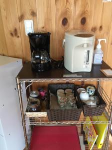 InamiMOMO HOUSE的咖啡车和咖啡机