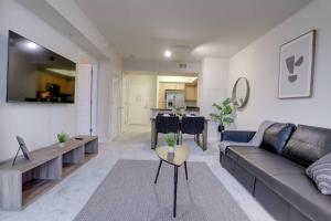 Beautiful 1BR Apt At Pentagon City with Great View平面图