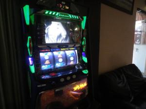 筑波山九酒店的一台带电视的视频游戏机