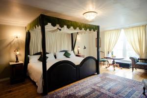 基尼缇城堡酒店客房内的一张或多张床位