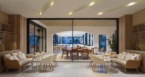 圣阿古斯丁Paradisus by Meliá Gran Canaria - All Inclusive的餐厅设有1间带桌椅的用餐室