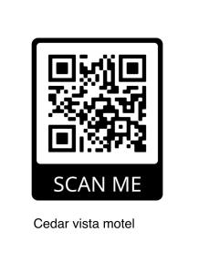 托伯莫里雪松维斯塔汽车旅馆的一张带有扫描我的标志的qr代码的照片