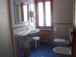 阿尔卑斯弗罗瑞酒店的一间浴室
