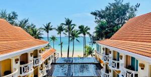 长滩岛长滩岛华文酒店的从两栋建筑中可以欣赏到海滩美景