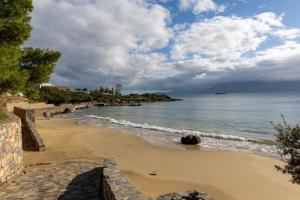 阿基欧斯尼古拉斯Lazar Lux Suites - Ammoudara的享有海滩和大海的景色