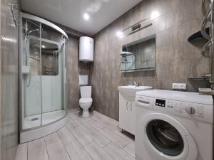 3-room Luxury Apartment on Sobornyi Avenue 133, by GrandHome的一间浴室