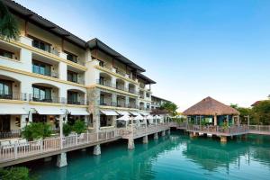 里奥阿托布埃纳文图拉高尔夫海滩度假村，傲途格精选酒店的水体景酒店