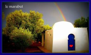 萨维勒特里Case d'Artista的天上一带彩虹的房子上的彩虹