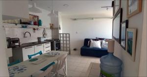 Studio Portal dos Corais apartamento 1003的厨房或小厨房