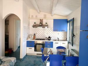 Casa dei Fiori的厨房或小厨房