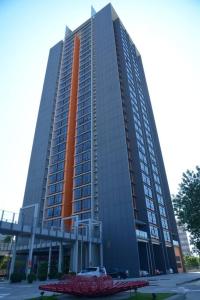 塞贝维KA1707 - Cyberjaya-Netflix-Wifi- Parking, 1005的一座橙色的大高楼