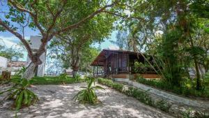 日若卡-迪热里科阿科阿拉villa del sole lagoa的树林中的一座房子