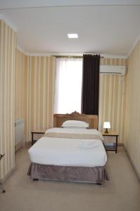 KABIR HOTEL客房内的一张或多张床位