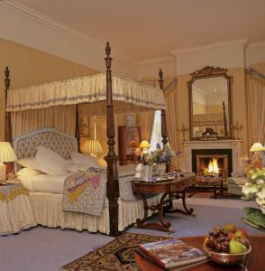 玛尔菲尔德酒店客房内的一张或多张床位