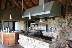 Inkwenkwezi Private Game Reserve的厨房或小厨房