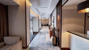 泰布克DIFFERENT HOTEL的走廊,大堂设有长长的走廊