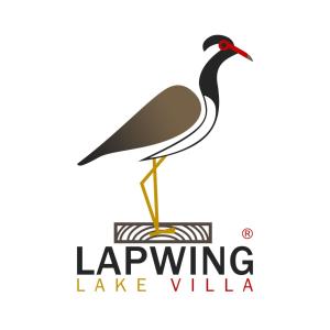 蒂瑟默哈拉默Lapwing Lake Villa的站在标志上的鸟