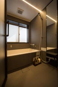 札幌青年旅舍的一间浴室