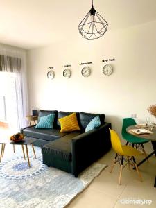 • Spacious Apartment in Trendy Akko/Acre •的休息区