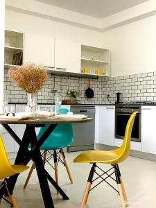 • Spacious Apartment in Trendy Akko/Acre •的厨房或小厨房
