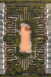慕斯大瑶岛拉巴里斯酒店的享有带庭院的建筑的空中景致