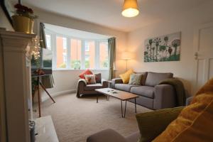 Causey Lodge superb comfy home in Exeter by StayStay的休息区